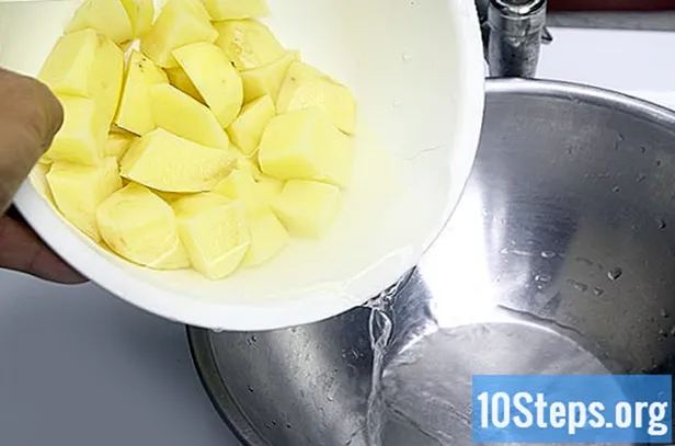 Cum se păstrează cartofii curățați