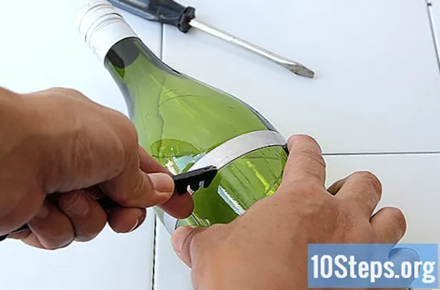Wie man Weinflaschen zum Basteln schneidet