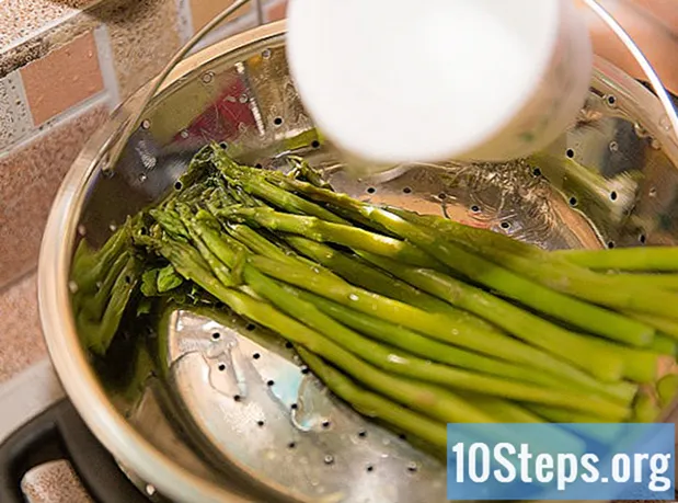 Come cuocere gli asparagi al vapore