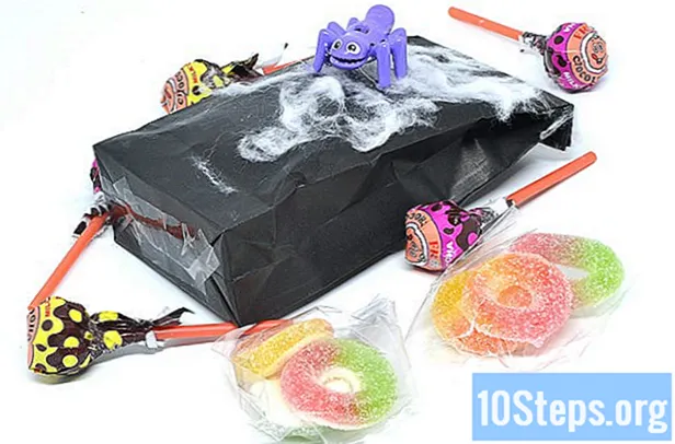 Come fare i sacchetti di caramelle di Halloween