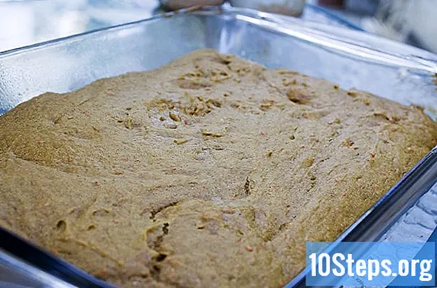 Πώς να φτιάξετε ένα κέικ χρησιμοποιώντας ένα έτοιμο μείγμα χωρίς αυγά και λάδι