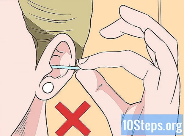 Làm thế nào để làm sạch sau tai