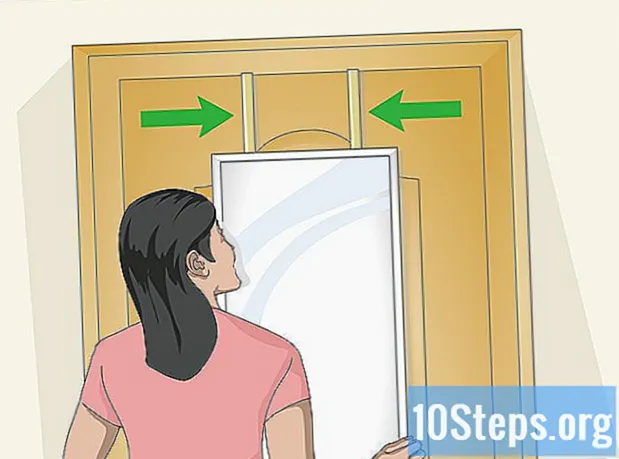 Jak zavěsit zrcadlo na dveře