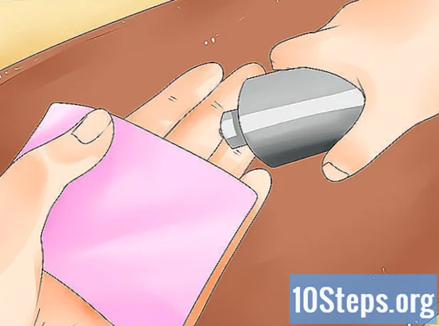 Hoe kauwgom van lederen oppervlakken te verwijderen
