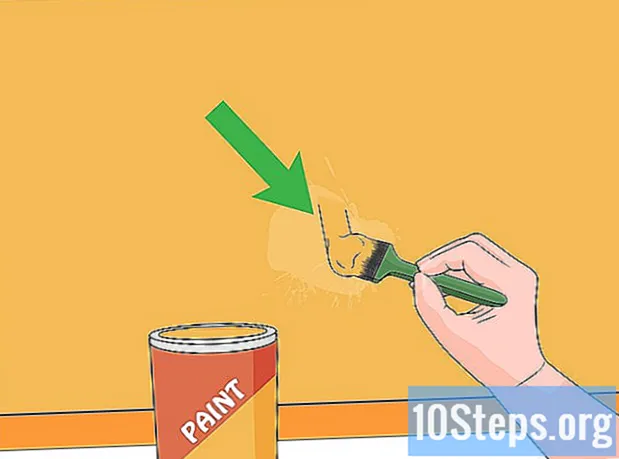 Hogyan lehet eltávolítani a festékfoltokat a festett falakról
