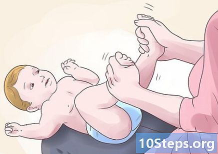 Como ajudar um bebê com cólica infantil - Como