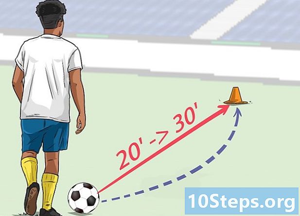 Cómo rizar la trayectoria de una pelota de fútbol