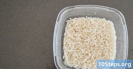 Gekookte rijst koken