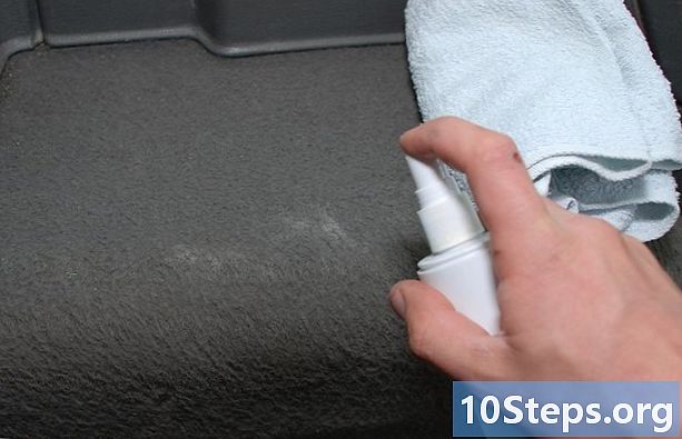 Kako eliminirati mrlje od soli na tepih automobila