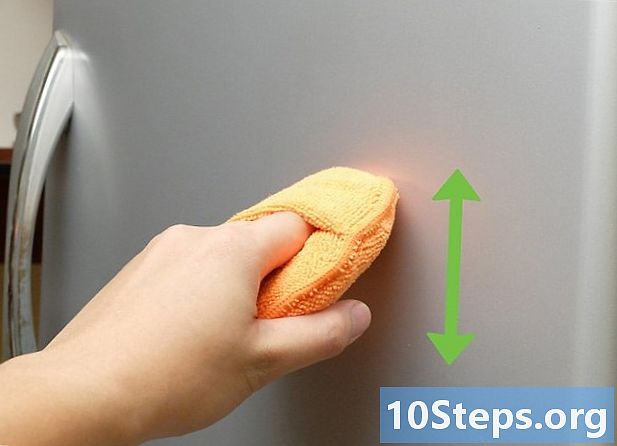 Ako odstrániť škrabance na dverách chladničky z nehrdzavejúcej ocele