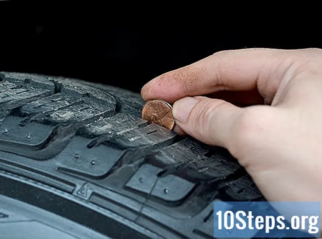 Làm thế nào để kiểm tra lốp xe bằng một đồng xu
