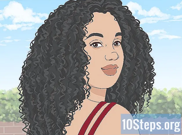 Hoe de Curly Girl-methode voor krullend haar te volgen