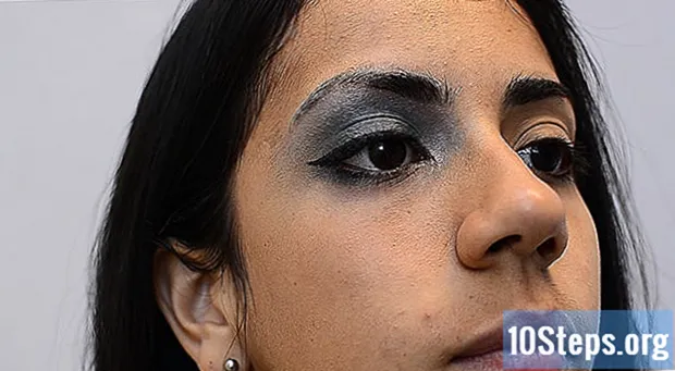 Sådan får du røgfyldte øjne med makeup