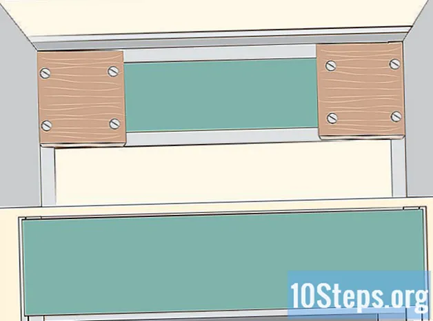 Come installare una nuova parte anteriore del cassetto dell'armadio