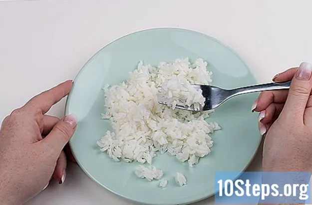 Hoe gekookte rijst te maken