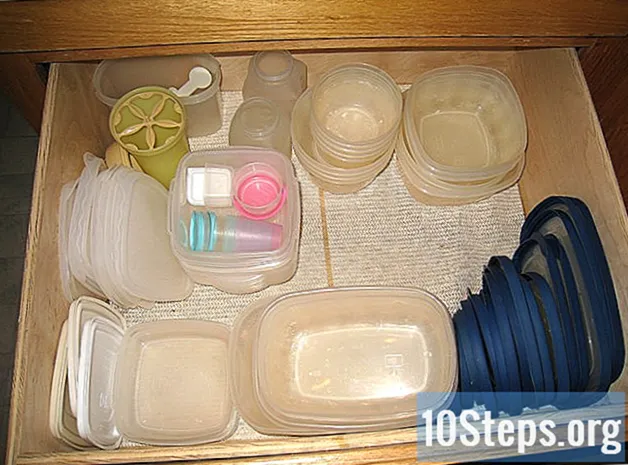 Jak zorganizować puste pojemniki i wieczka do przechowywania żywności