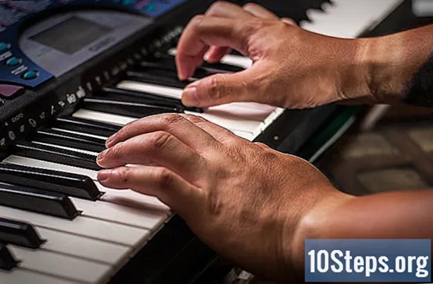 दो और तीन काले कुंजी उंगलियों का उपयोग करके पियानो पर तराजू कैसे खेलें