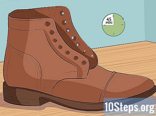 كيفية منع الأحذية من التجعيد