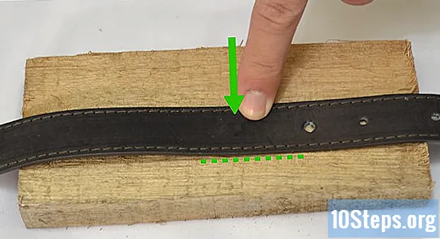 Cómo hacer un agujero en un cinturón