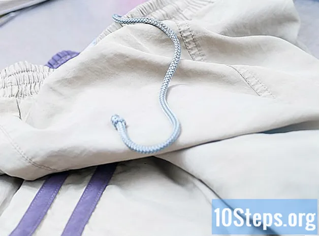 Как удалить жевательную резинку с одежды