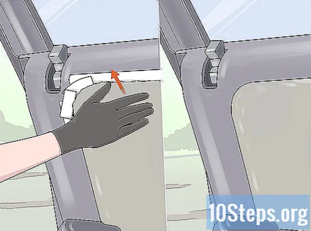 緩い車のドアパネルの張りを修理する方法