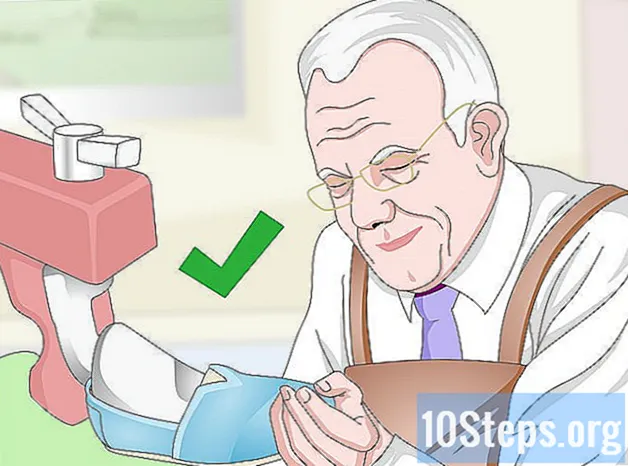 Ako roztiahnuť plátené topánky