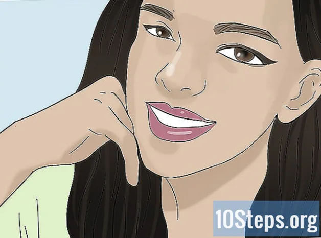 Hoe kleurpotloden als eyeliner te gebruiken