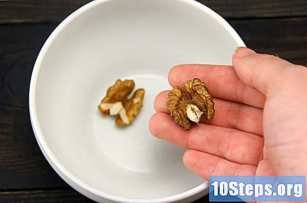 ナッツを殻から取り除く方法