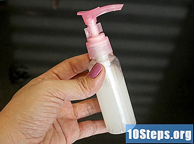 Kā padarīt parfimētu rokas sanitizeru