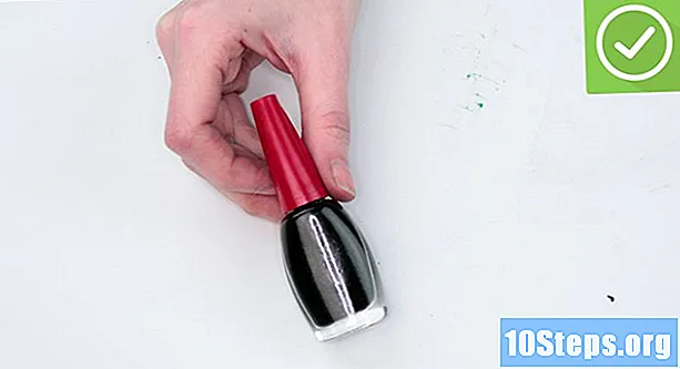 Како направити црни лак за нокте