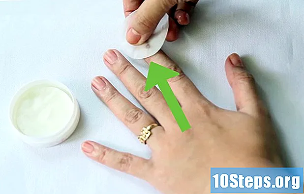 Как гладить магнитный лак для ногтей