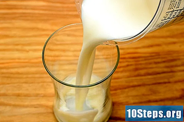 Sådan tilberedes varm cremet mælk