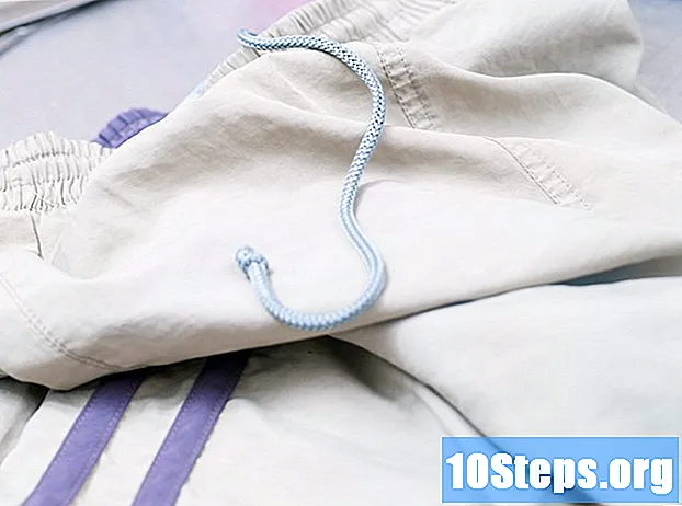 كيفية إزالة العلكة من الملابس