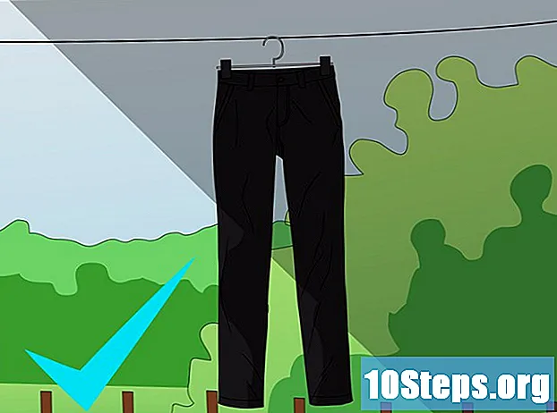 Hoe de vervaagde zwarte jeans om te keren