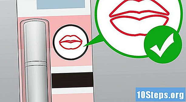 איך להחזיק את השפתיים של קיילי ג'נר - טיפים