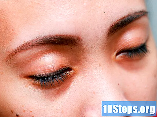 Jak používat oční stíny jako oční linky